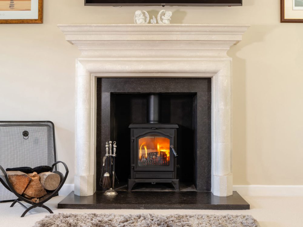 Esse 500 stove with glass ceramic door, fire on.Esse 500 stove with glass ceramic door, fire on