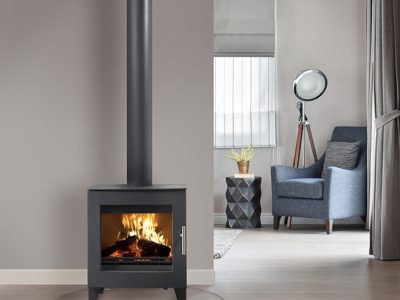 Westfire Unique 23 wood-burning stove with heat-resistant glass ceramic door panel, fire on.